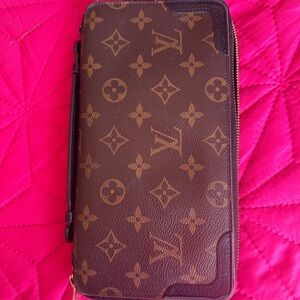 Louis Vuitton Brown and Gold Monogram Clutch